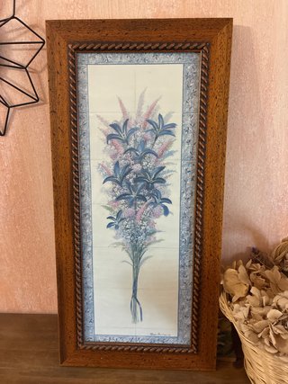 Cuadro de flores azules y rosas