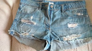 Pantalón corto vaquero mujer desgastado