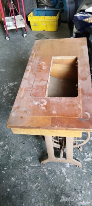 Base de máquina de coser antigua