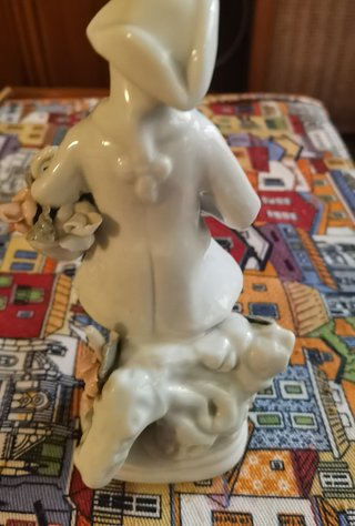 Figura cerámica estilo Biscuit