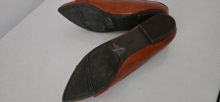 Zapatos planos Nine West marrones con detalle dora