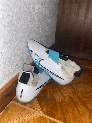 Botas de fútbol Nike Talla 40