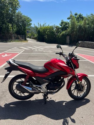 Honda CB 125 F Roja
