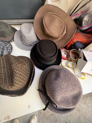 Lotto cappelli uomo/donna varie marche