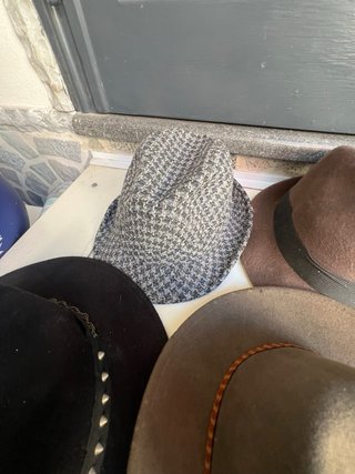 Lotto cappelli uomo/donna varie marche