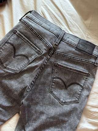 Pantalón vaquero Levi's mujer gris