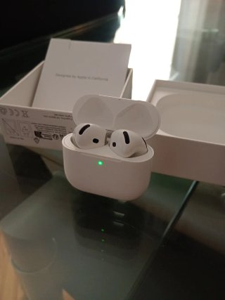AirPods 4