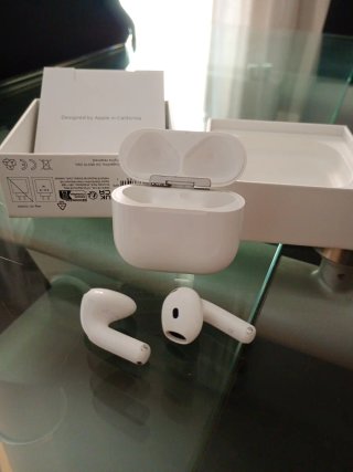AirPods 4