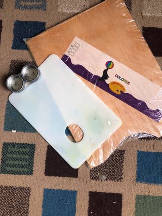 Paleta di legno per pittura. Regalo altri strumenti