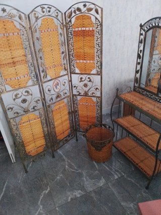 Biombo decorativo de forja y mimbre