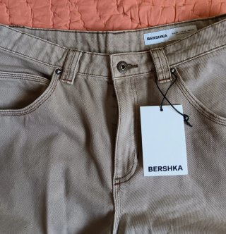 Pantalón ancho Bershka beige talla 38