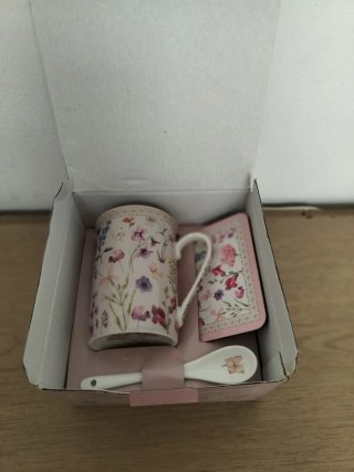 Tazza, sottotazza e cucchiaino floreali