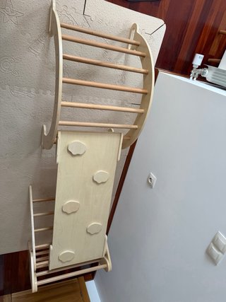 Estructura de escalada infantil de madera