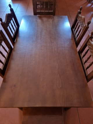Mesa de comedor con 4 sillas de madera
