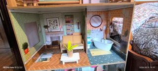 Casita de muñecas de madera
