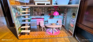 Casita de muñecas de madera