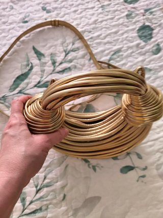 Bolso dorado de fiesta