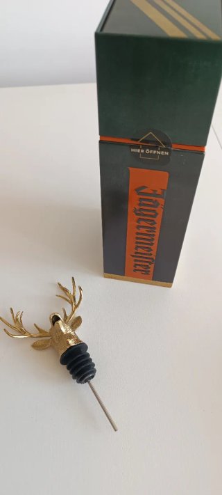 Vertedor Jägermeister y Caja
