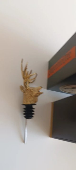 Vertedor Jägermeister y Caja