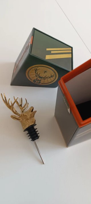 Vertedor Jägermeister y Caja