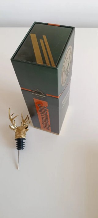Vertedor Jägermeister y Caja