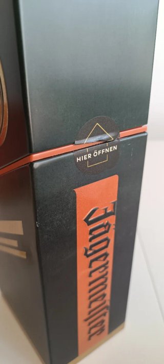 Vertedor Jägermeister y Caja