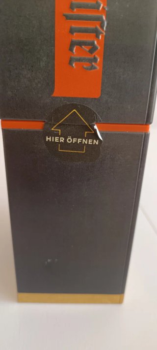 Vertedor Jägermeister y Caja