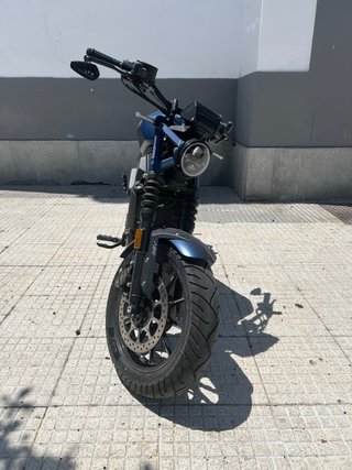 Zontes C125 - Moto Cruiser Negra/Azul