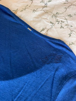 Camiseta azul cuello pico IKKS