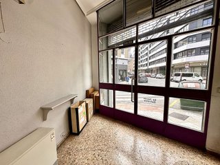 Local comercial en venta en Azpilagaña en Pamplona