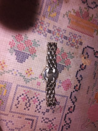 Reloj de pulsera plateado