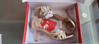 Zapatos de fiesta dorados tacón