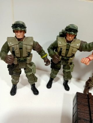 Lote 5 Soldados Acción + Caja Armas Chap Mei