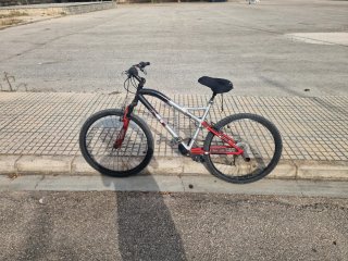 Bicicleta de Montaña Roja y Negra