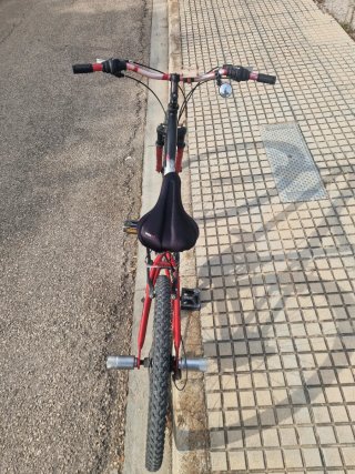 Bicicleta de Montaña Roja y Negra