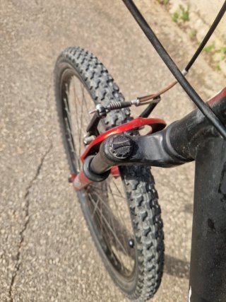 Bicicleta de Montaña Roja y Negra