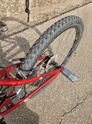 Bicicleta de Montaña Roja y Negra