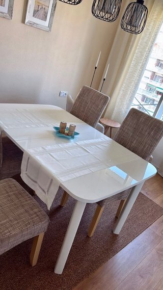 Mesa de comedor moderna