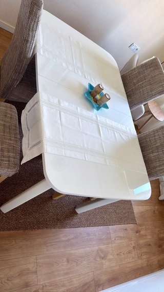Mesa de comedor moderna