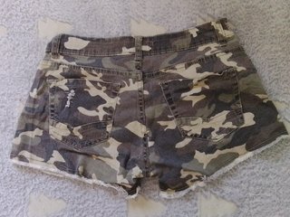 Shorts jeans Terranova camouflage borchie strappi