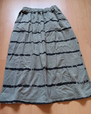 Falda larga verde con rayas negras Talla L