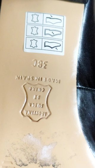 Zapatos de salón Carmen Lopez negros