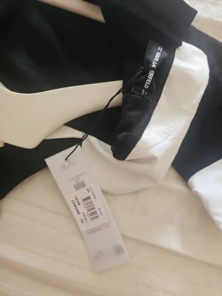 Vestido Karl Lagerfeld negro y blanco