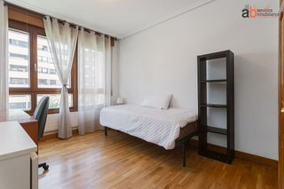 Piso en alquiler en Ermitagaña - Mendebaldea en Pamplona
