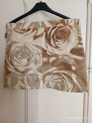 Falda corta estampada floral