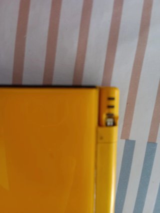Nintendo DSi XL Amarilla