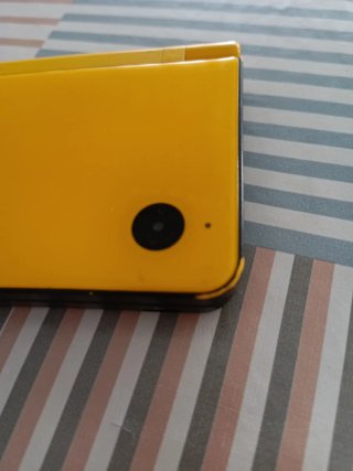 Nintendo DSi XL Amarilla