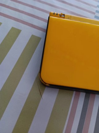 Nintendo DSi XL Amarilla