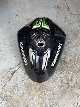 Depósito Kawasaki Z125 2024 Negro