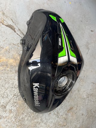 Depósito Kawasaki Z125 2024 Negro